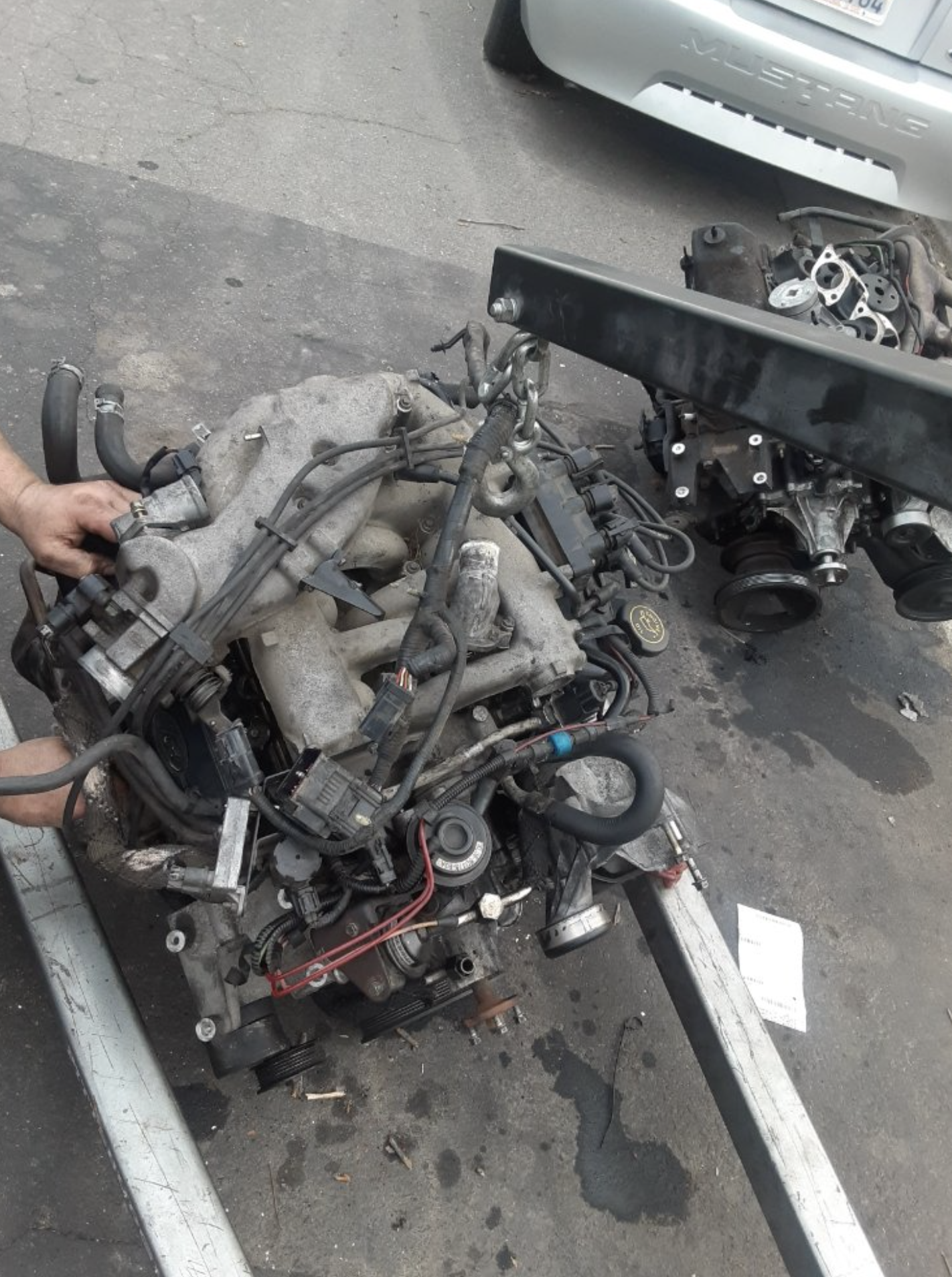 Honolulu-auto-repair this image shows engine repair in Honolulu, HI
