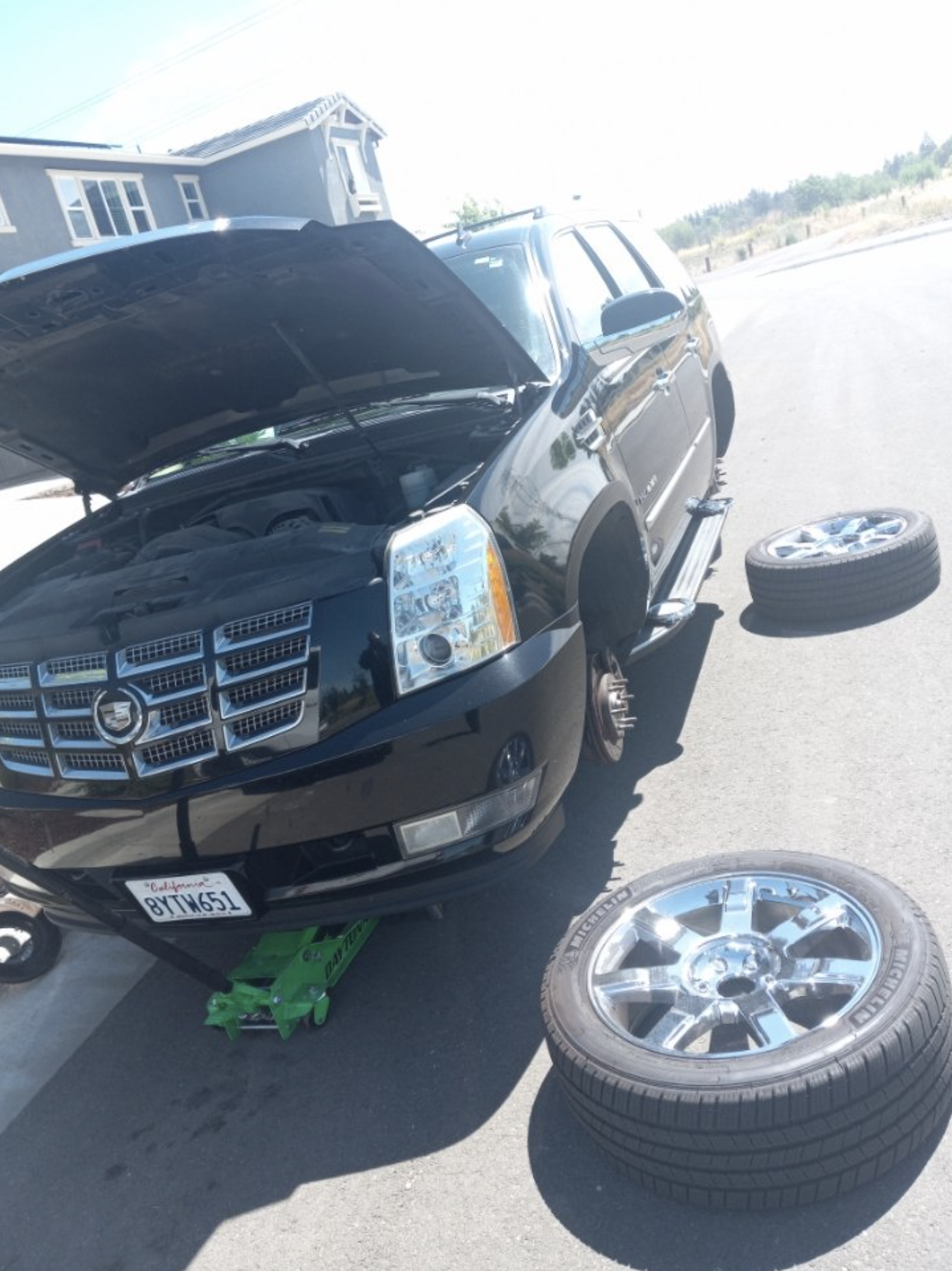 Honolulu-tire-service this image shows pre-purchase inspection in Honolulu, HI